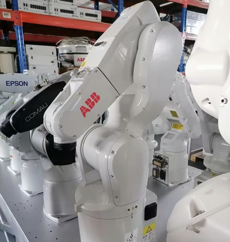 Lavoro di asse del braccio 6 del robot industriale di ABB IRB1200-5/0.9 con il robot di visione buon all'Assemblea