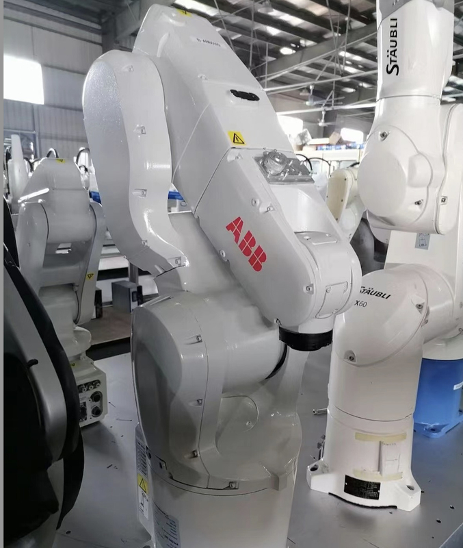 Lavoro di asse del braccio 6 del robot industriale di ABB IRB1200-5/0.9 con il robot di visione buon all'Assemblea