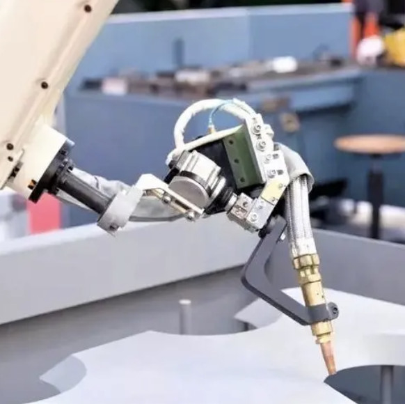 Robot di Fanuc del software del robot industriale di 6 assi che può ottimizzare la posizione esterna di asse