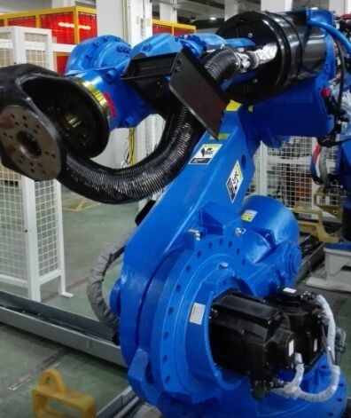 Il vestito robot dal robot di Abb imballa gli accessori a saldatura a punti che tratta i pacchetti della conduttura di CPP SDP