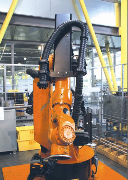 Il vestito dal robot del cavo imballa il tubo flessibile ondulato di rinforzo è resistente all'uso resistente UV