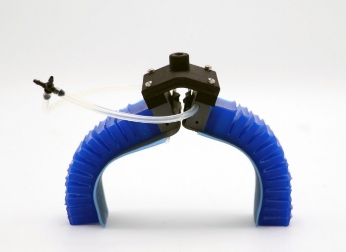 Restringimento acrilico 100-1000mm/S 2.85kg della lamina di metallo del braccio dell'Assemblea di progettazione robot della pinza di presa