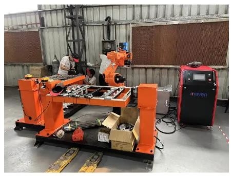 saldatrice automatico del laser di asse del sistema automatico 6 della saldatura a laser della fibra 2000W per l'alluminio del metallo