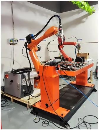 saldatrice automatico del laser di asse del sistema automatico 6 della saldatura a laser della fibra 2000W per l'alluminio del metallo