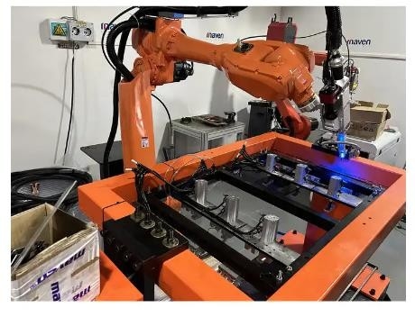 saldatrice automatico del laser di asse del sistema automatico 6 della saldatura a laser della fibra 2000W per l'alluminio del metallo