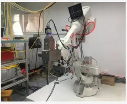 Braccio del robot di asse del sistema automatico ABB Kuka Fanuc 6 della saldatura a laser della fibra   Profondità 0.04-6mm