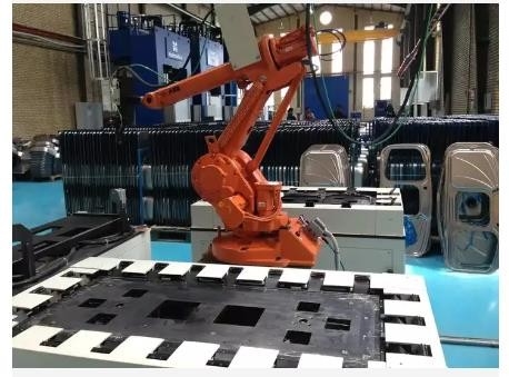 Braccio del robot di asse del sistema automatico ABB Kuka Fanuc 6 della saldatura a laser della fibra   Profondità 0.04-6mm