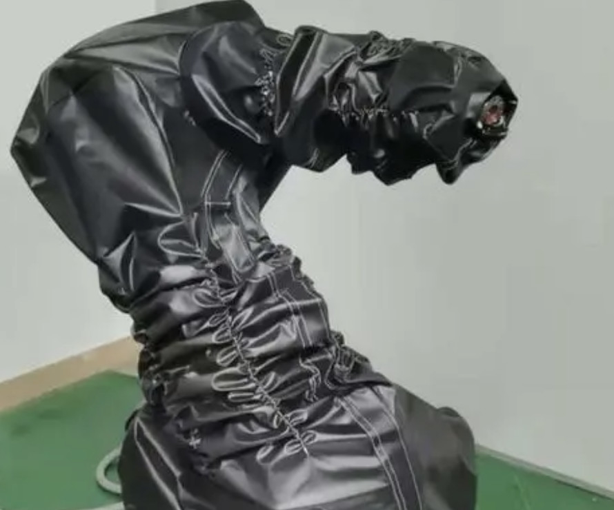 Coperture impermeabili di armature robotiche collaborative, esclusi liquidi acidi e corrosivi