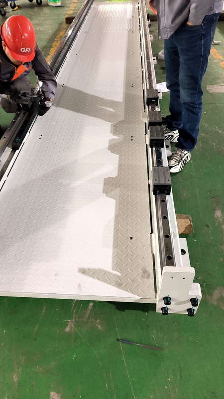Installazione a terra Robot attrezzatura ferroviaria lineare carico 2000kg e tratto effettivo personalizzabile
