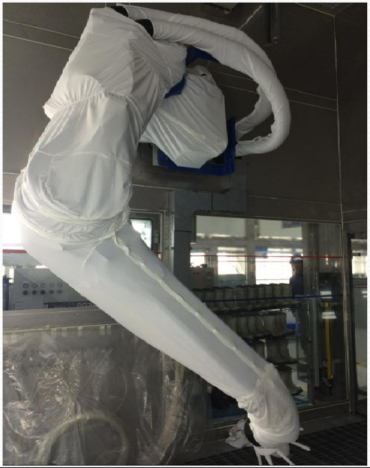 Resistenza superficiale 10 8Ω Coperture di armatura robotica personalizzate per il modello e l'azione del robot