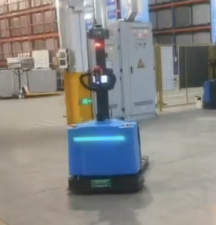 Veicolo di navigazione automatizzato di fabbrica con carica automatica 1500 kg Capacità di carico 24 ore di resistenza